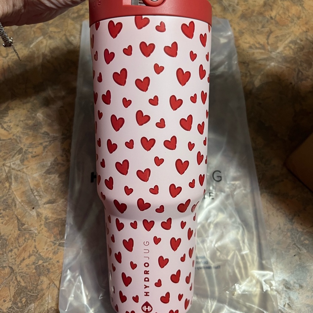 HydroJug XOXO 32oz Sport Red Heart Tumbler - new in box.Limited Edition